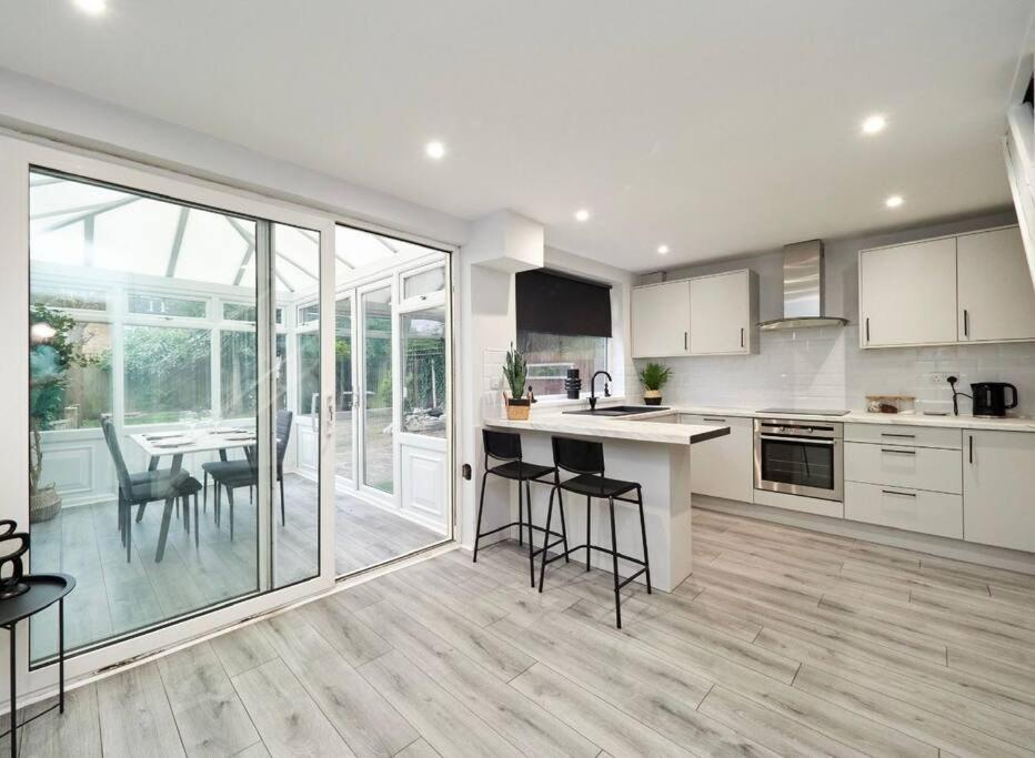 Holiday home B92-hs2-nec-bhx-contractor's-guests Welcome *